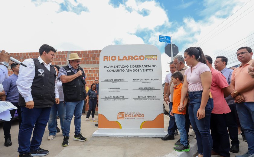 Deputada Gabi Gonçalves e prefeito Gilberto Gonçalves entregam três quadras poliesportivas em Rio Largo
