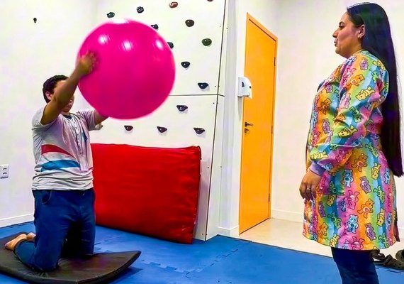 Fisioterapia fortalece desenvolvimento motor e amplia autonomia de crianças e adolescentes na Casa do Autista