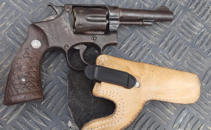 Ações distintas da PM coíbem crimes e retiram armas e drogas  em regiões de Alagoas