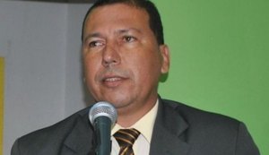 Vereador ignora buracos na cidade e pede construção de ciclovia