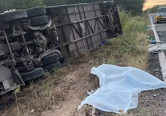 Sete atletas de time de basquete morrem em acidente de ônibus no Ceará