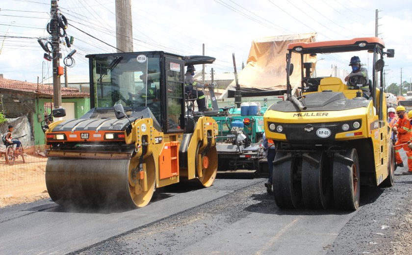 Obras de pavimentação na Avenida Menino Marcelo avançam em novos trechos
