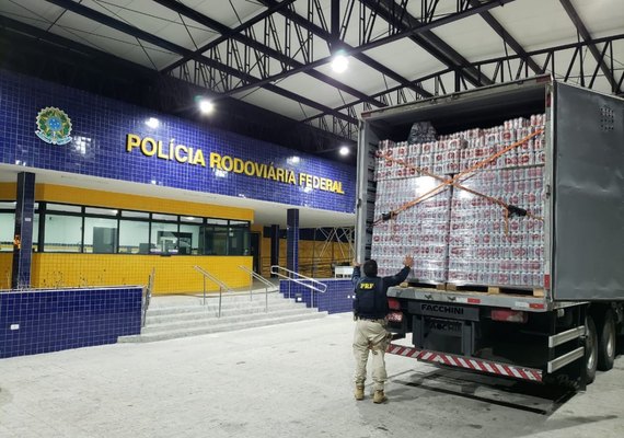 PRF apreende caminhão com mais de 58.000 latas de cerveja sem nota fiscal no Sertão de AL