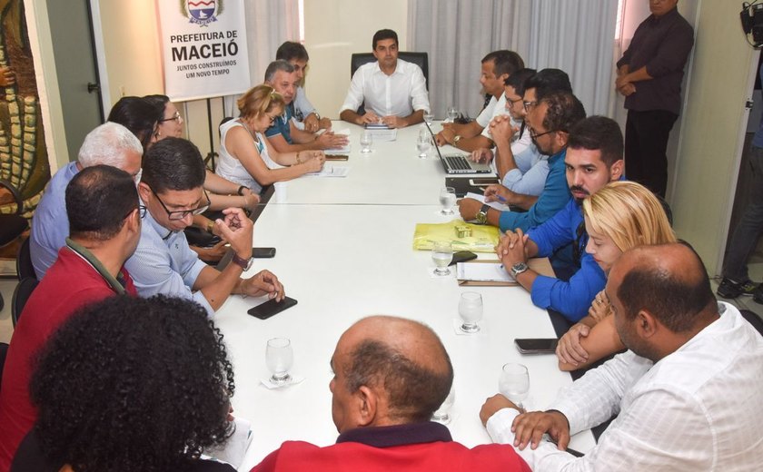 Prefeitura de Maceió atende servidores e retira projetos de lei da Câmara