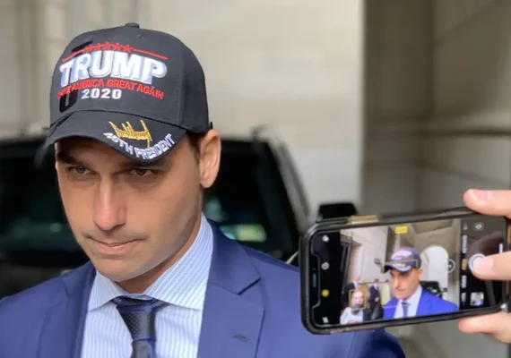 Alexandre de Moraes diz que Eduardo Bolsonaro cria dificuldades para ser notificado