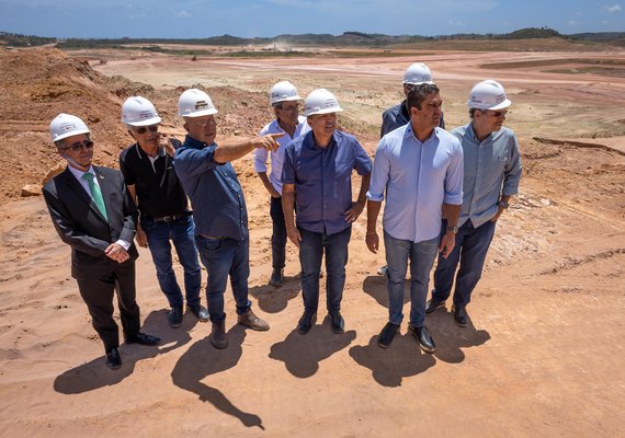 Governador Fábio Bittencourt visita obras do aeroporto de Maragogi