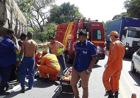 Motorista atropelado pelo próprio caminhão morre no HGE