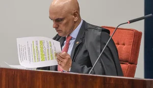 Moraes cobra ação do governo brasileiro para extradição de Carla Zambelli