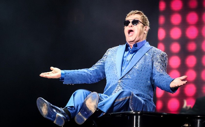 Elton John diz estar bem e ansioso para voltar à turnê após cancelar shows