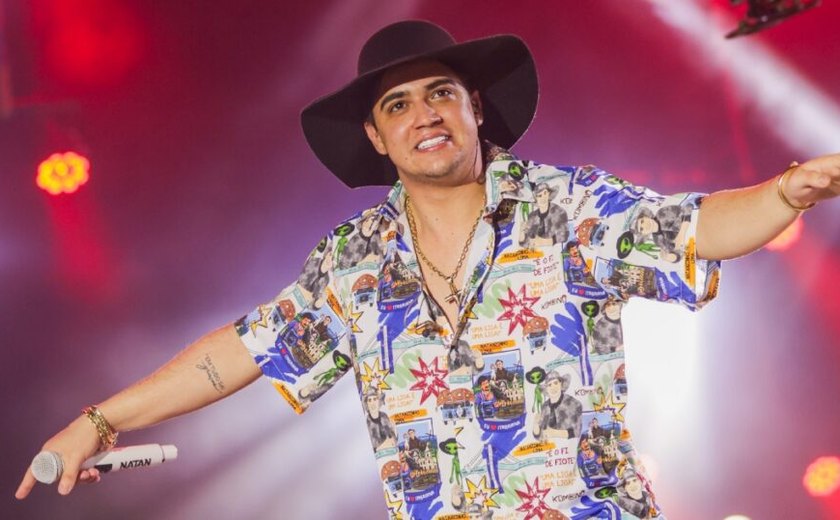 Natanzinho Lima passa mal e encerra show em Quijingue