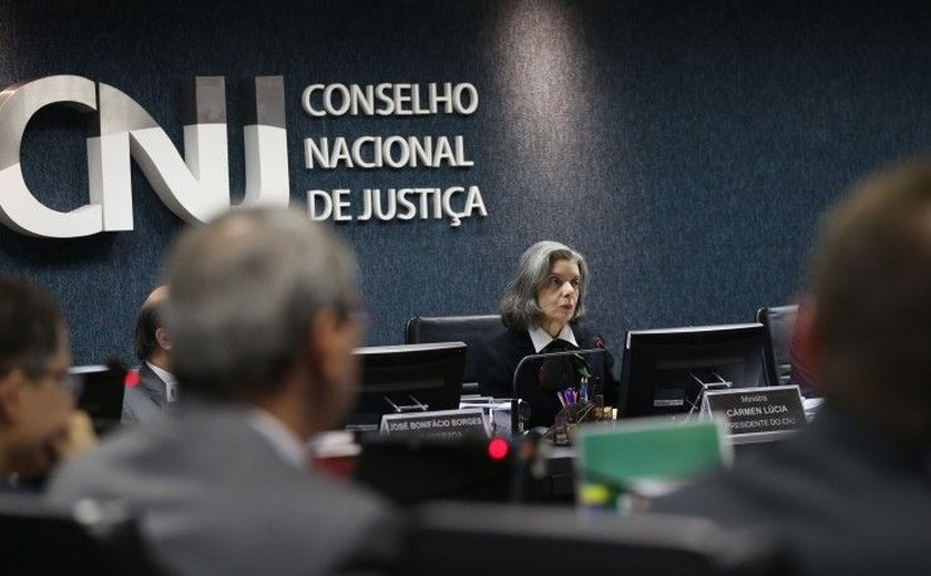 Após críticas de Renan, Cármen Lúcia exige respeito ao Judiciário