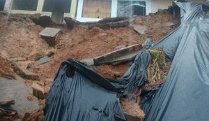 Fortes chuvas e maré alta provocam estragos