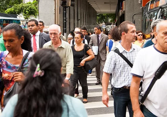 Expectativa de vida do brasileiro sobe para 76,6 anos em 2024, diz IBGE