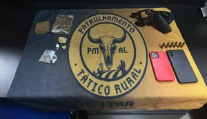 PM apreende arma de fogo e entorpecentes em Palmeira dos Índios e Arapiraca