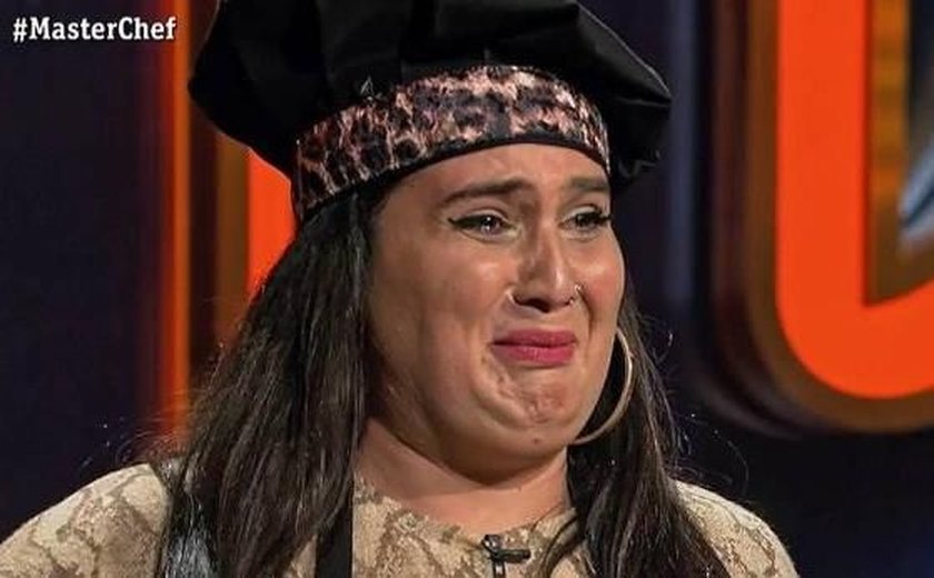 Participante é expulsa do MasterChef após servir ave crua, com penas e cabeça