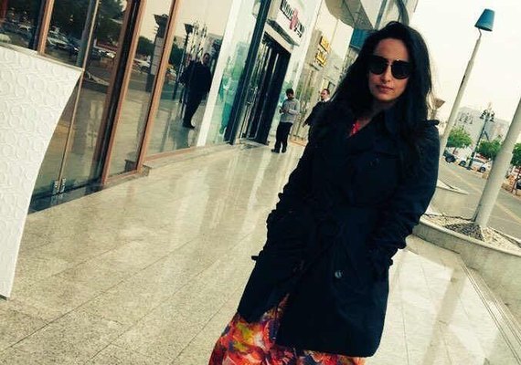 Mulher saudita é presa por publicar foto sem véu no Twitter