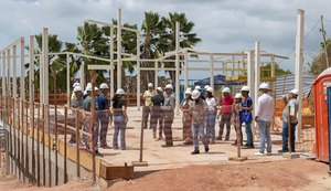 Moradores visitam obras do Projeto Integração Urbana e Desenvolvimento dos Flexais