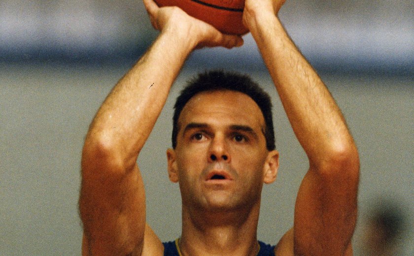 Imprensa internacional repercute a morte de Oscar Schmidt: 'Lenda'