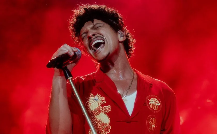 Bruno Mars chega ao Brasil para shows em cinco cidades