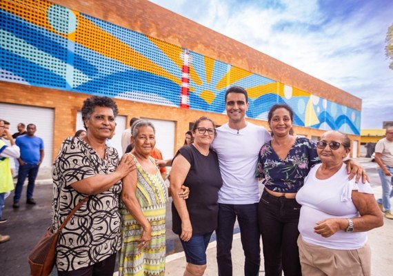 Prefeitura entrega Novo Mercado e realiza sonho de 40 anos no Benedito Bentes