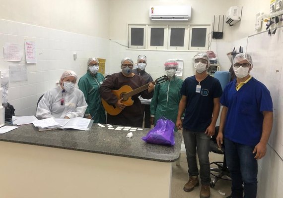 Médica 'toca o coração' de pacientes com Covid-19 em Rio Largo