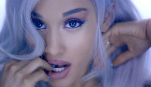 Ariana Grande afirma que é a pessoa de 23 anos que mais trabalha no mundo