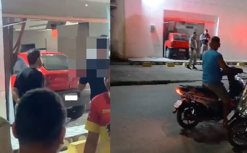 Carro invade agência bancária em Atalaia e motorista foge após acidente