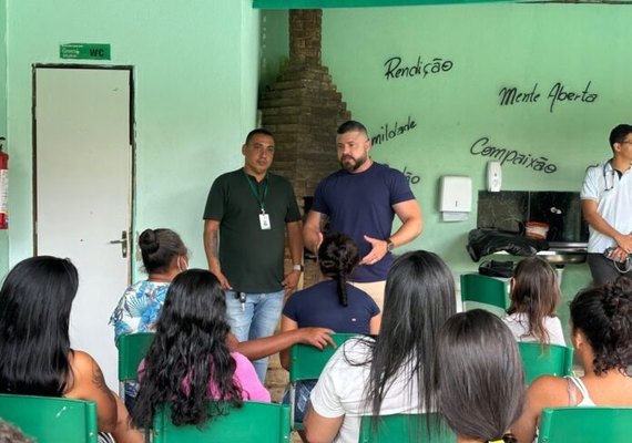 Vereador eleito visita clínica de recuperação de mulheres