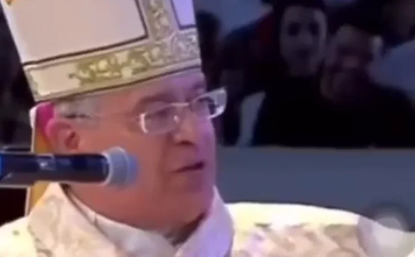 Bispo alagoano manda fofoqueiros se banharem nas praias de Maceió e diz que são “comadres de satanás”