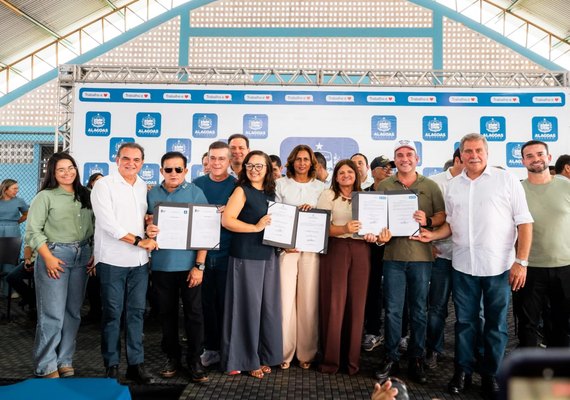 Governador autoriza aeroporto em Delmiro Gouveia e seis creches