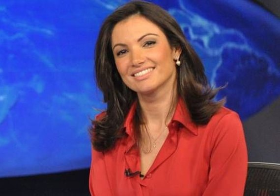 Patricia Poeta vira garota-propaganda de sandálias