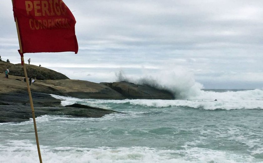 Marinha alerta para ventos fortes e ondas de até 3,5 metros no mar
