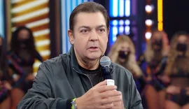 Faustão é extubado e apresenta melhora após transplantes