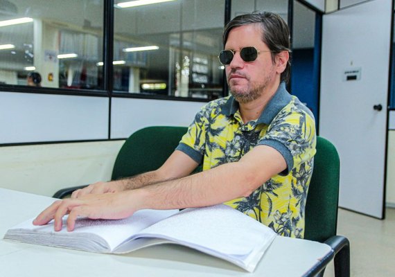 Biblioteca Municipal de Arapiraca se destaca na inclusão de cegos e pessoas de baixa visão