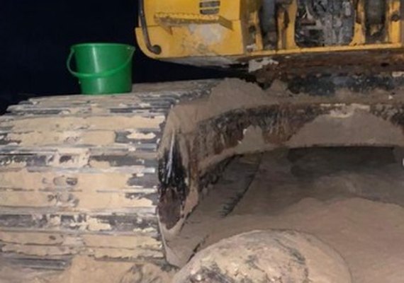 Tartaruga marinha desova em canteiro de obras na praia da Jatíuca