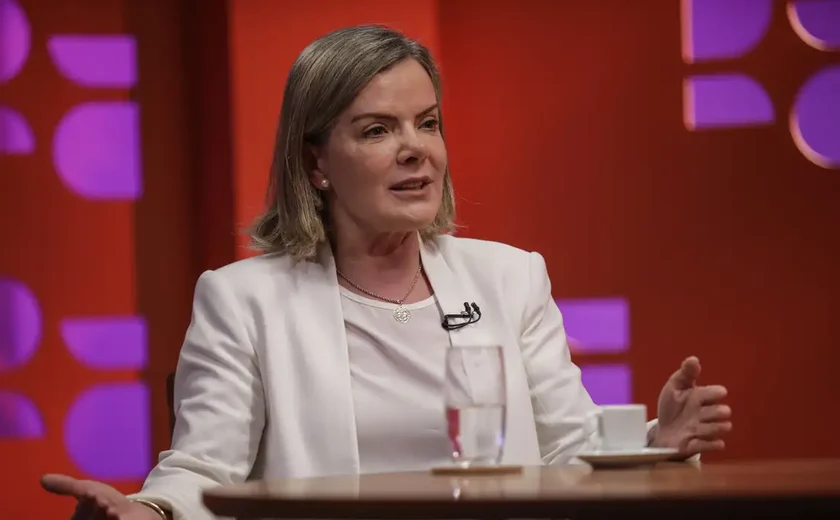 Governo é contra equiparar facções ao terrorismo, diz Gleisi Hoffmann