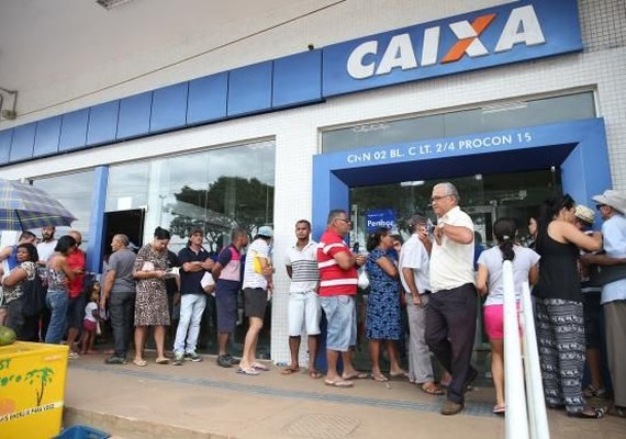Maioria dos trabalhadores usou dinheiro do FGTS para pagar dívidas