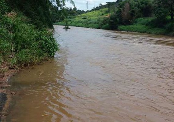Segunda pluma com rejeitos se desloca lentamente no Rio Paraopeba