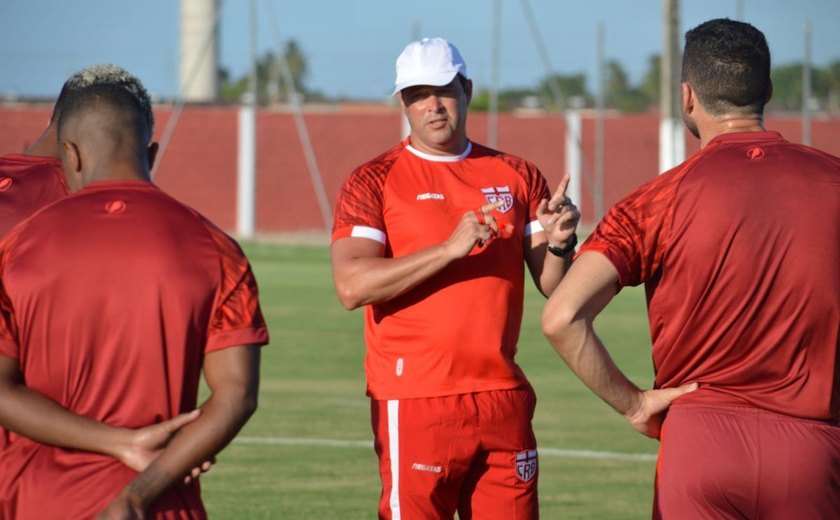 De técnico novo, CRB tenta a vitória diante do Botafogo-SP neste domingo (20)