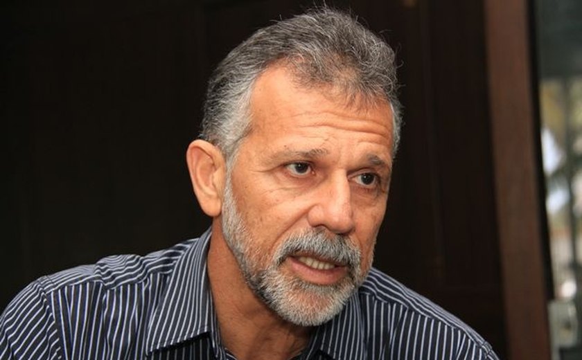 Judson Cabral critica privatização da Casal