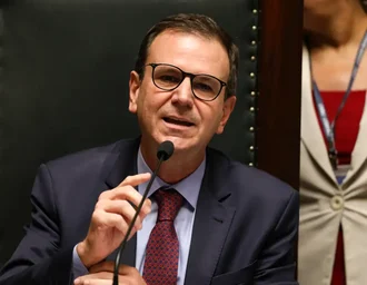 Eduardo Paes recorre ao STF para barrar anulação dos votos de Garotinho