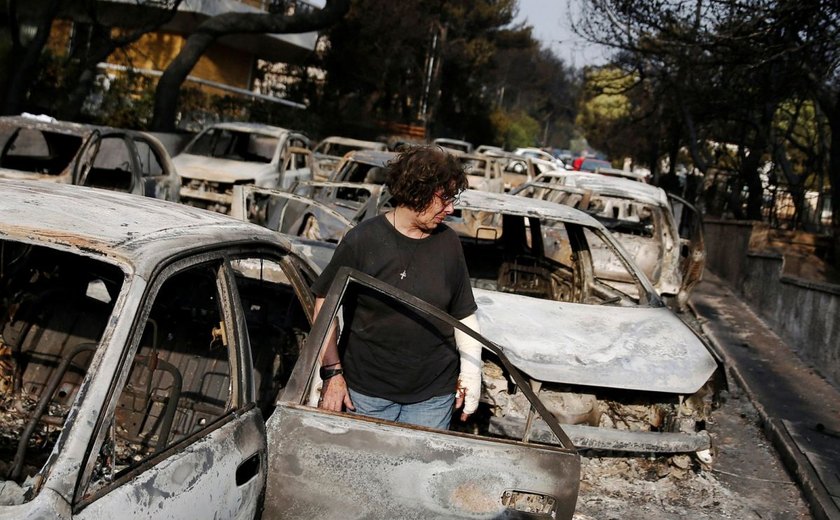 Número de mortos por incêndio florestal na Grécia sobe para ao menos 60