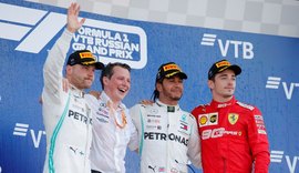 Hamilton vence na Rússia ajudado por safety car virtual