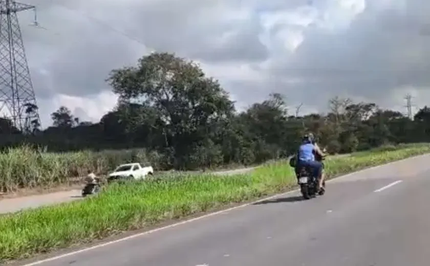 Idoso que conduzia triciclo elétrico na contramão morre na BR-104 ao bater de frente com veículo