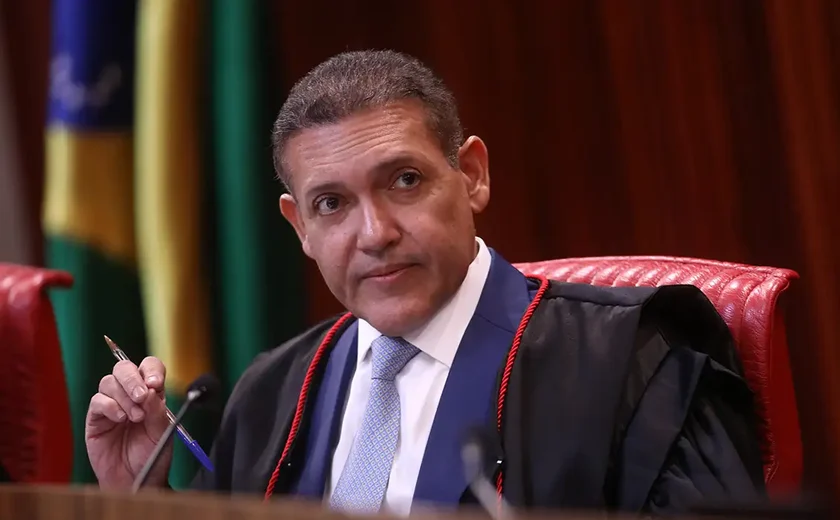 Urna eletrônica é patrimônio da democracia, diz presidente do TSE
