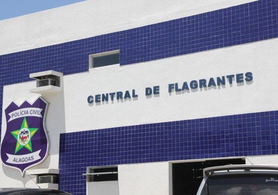 Homem estupra ex-mulher quando ela leva o filho para visitá-lo