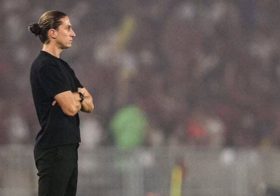 Flamengo renova contrato com técnico Filipe Luís até 2027