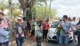 Moradores bloqueiam trecho da AL-220 em protesto conta falta de àgua em Olivença