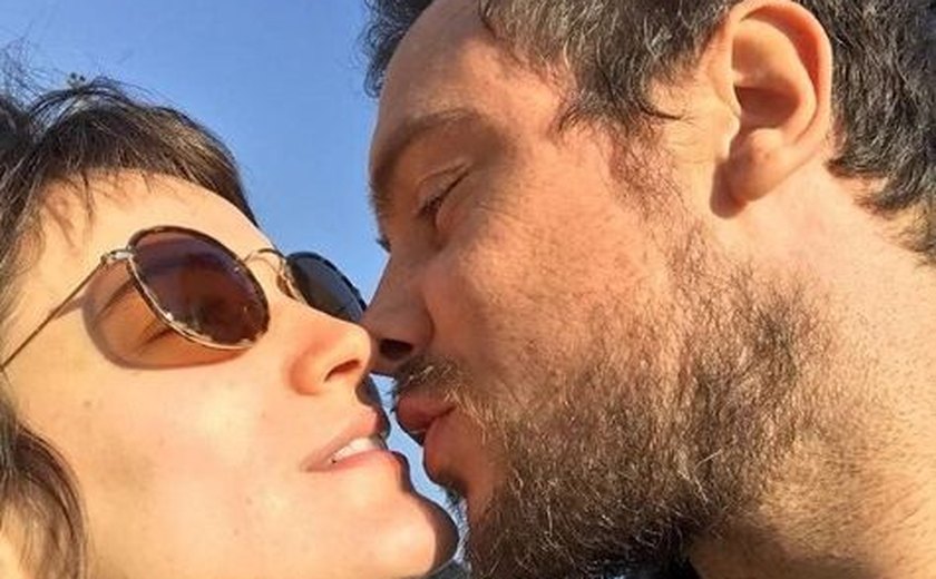 Bianca Bin e Sergio Guizé se casam em segredo na Amazônia