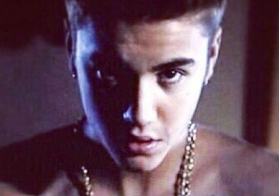 Justin Bieber faz tatuagem e revela desejo de ser uma pessoa melhor no futuro